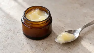 Royal Jelly: Uses, Storage and Important Precautions