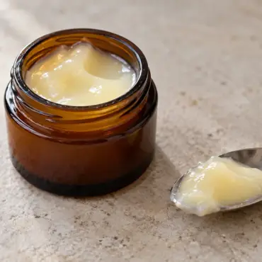 Royal Jelly: Uses, Storage and Important Precautions
